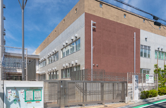 鷺の杜⼩学校［通学区］（徒歩8分／約590m）