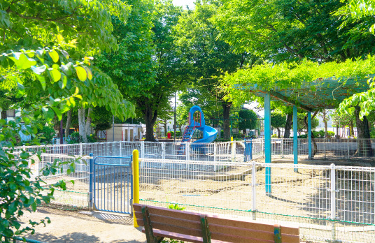 上鷺東公園（徒歩10分／約730m）